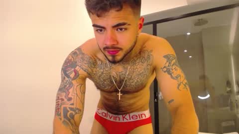 Snapshot of insolemnia chatting on October 31, 6:26 am Brayan Chavez online show from October 31, 6:26 am