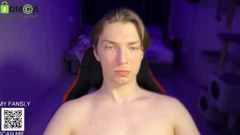 Snapshot of iron__chapman chatting on December 12, 9:48 pm Iron online show from December 12, 9:48 pm