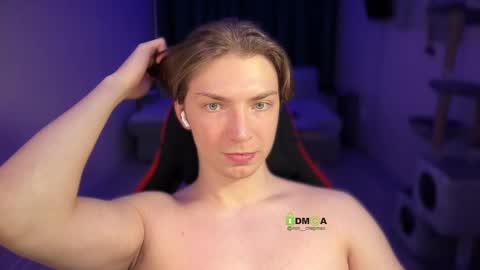 Snapshot of iron__chapman chatting on December 22, 11:20 pm Iron online show from December 22, 11:20 pm