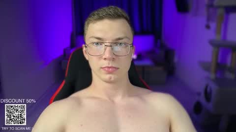 Snapshot of iron__chapman chatting on November 2, 3:33 am Iron online show from November 2, 3:33 am