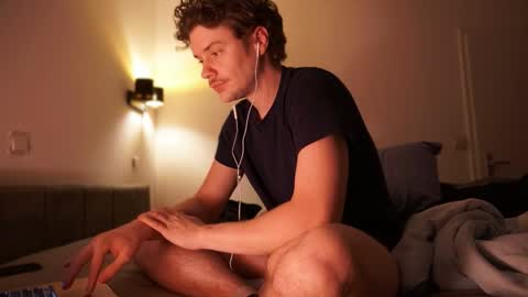 Sam online show from November 11, 12:04 am