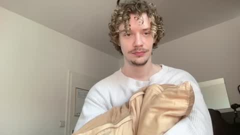 Sam online show from July 2, 11:27 am