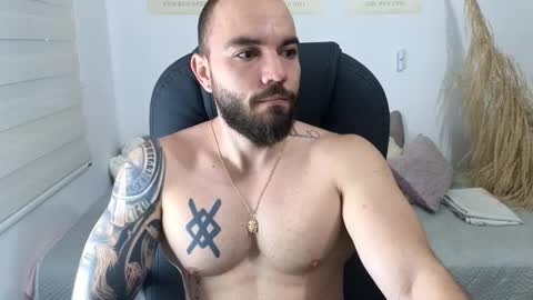 Isaac carter online show from December 3, 11:49 am