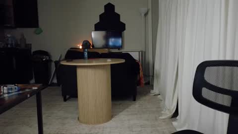 isaac online show from April 21, 10:32 am