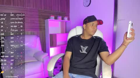 Snapshot of isaacblack_ chatting on September 16, 4:46 am IsaacBlack  online show from September 16, 4:46 am