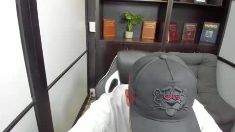 Snapshot of isaacblack_ chatting on October 17, 5:55 am IsaacBlack  online show from October 17, 5:55 am