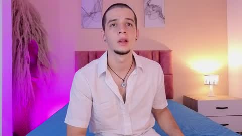 isaacblaze  online show from May 12, 4:21 am