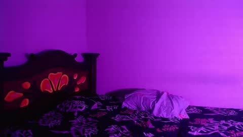 isaac online show from December 24, 4:11 am