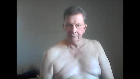 Snapshot of island625103 chatting on February 4, 9:10 pm island625103 online show from February 4, 9:10 pm