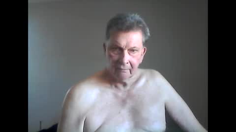 Snapshot of island625103 chatting on February 21, 9:11 pm island625103 online show from February 21, 9:11 pm