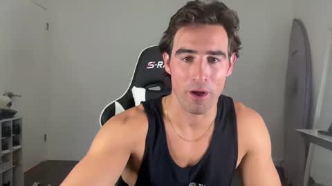 italianstallion336 online show from October 2, 3:32 am