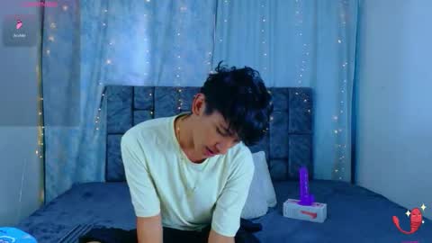 ithan_kingtwin online show from May 28, 7:45 pm