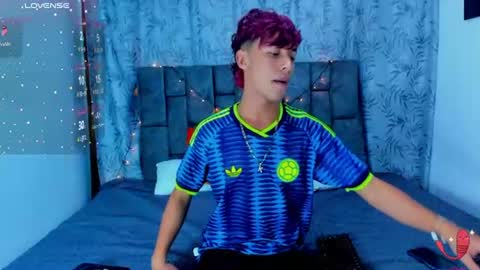 ithan_kingtwin online show from June 27, 7:41 pm