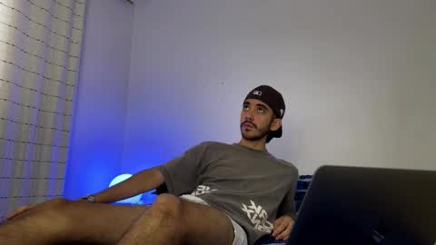 itsmartin_ online show from February 11, 9:42 pm