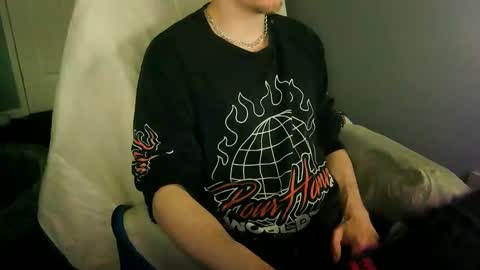 Snapshot of itsnotliam834 chatting on September 9, 2:33 am itsnotliam834 online show from September 9, 2:33 am