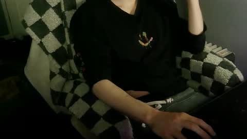 Snapshot of itsnotliam834 chatting on October 19, 2:05 am itsnotliam834 online show from October 19, 2:05 am