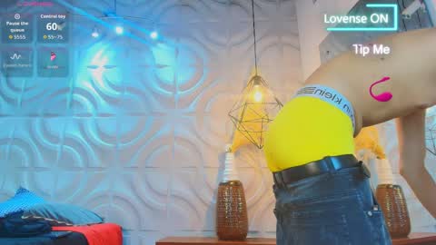 itszairen online show from March 31, 3:19 am