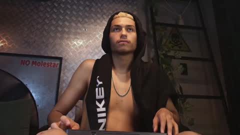 itszairen online show from February 11, 7:24 am