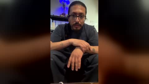 Frederect Cumms online show from April 4, 10:40 pm