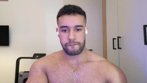 Snapshot of izaak_lover chatting on January 3, 11:55 pm Izaak online show from January 3, 11:55 pm