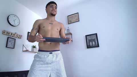 izaack online show from March 11, 3:34 pm