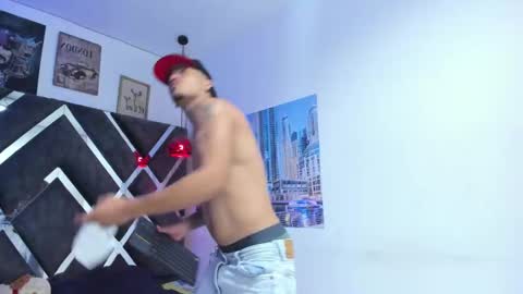 izaack online show from January 15, 8:11 pm