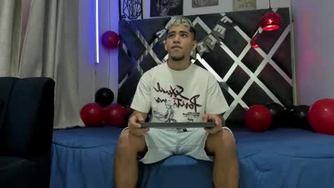 izaack online show from February 15, 12:54 pm