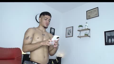 izaack online show from February 20, 3:56 am