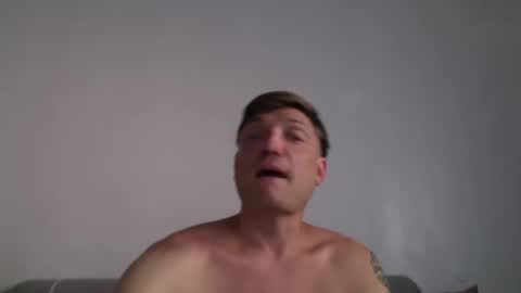 izealvaro online show from October 18, 8:47 pm