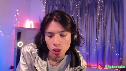 Hey im Jaxxxon check my info     online show from September 25, 9:19 am