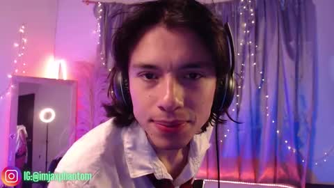 Hey im Jaxxxon check my info     online show from September 21, 9:20 am