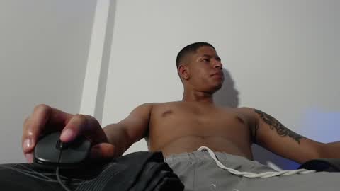 j_erick_ online show from June 11, 12:32 am