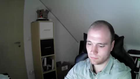 here4y online show from December 18, 11:06 am