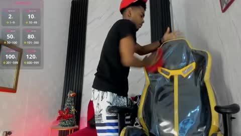 Snapshot of jack_muscles69_ chatting on December 19, 11:39 am Jack online show from December 19, 11:39 am