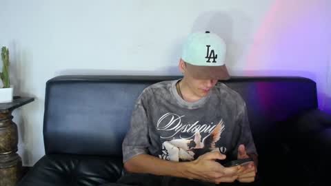 INDEPENDENT MODEL online show from January 17, 3:00 pm