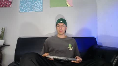 INDEPENDENT MODEL online show from January 10, 11:33 am