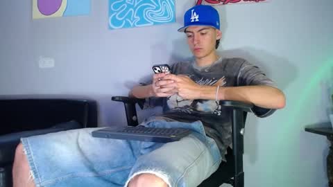 INDEPENDENT MODEL online show from December 14, 3:07 am