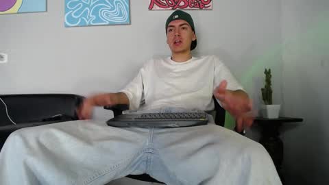 INDEPENDENT MODEL online show from December 9, 4:07 pm