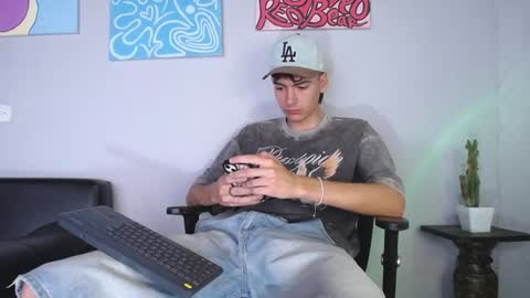 INDEPENDENT MODEL online show from December 13, 2:16 pm