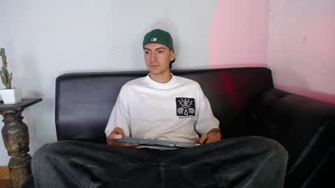 INDEPENDENT MODEL online show from December 31, 3:20 pm