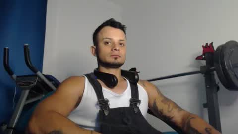 Snapshot of jacobjamess chatting on January 27, 3:26 am jacobjamess online show from January 27, 3:26 am