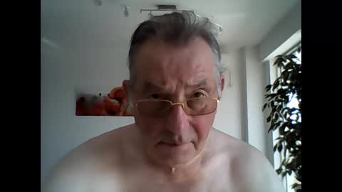 Snapshot of jahanc01 chatting on October 10, 10:31 am Malko online show from October 10, 10:31 am