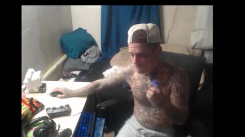 showingitoff online show from December 3, 7:03 am