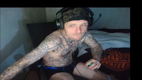 showingitoff online show from March 10, 2:50 am