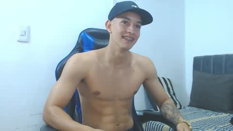 Hi guys im new 3 online show from March 14, 12:06 am