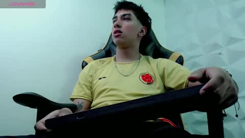 Snapshot of jake_tripp chatting on December 22, 3:33 am jake_tripp online show from December 22, 3:33 am