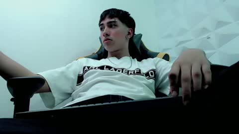 Snapshot of jake_tripp chatting on December 9, 3:40 am jake_tripp online show from December 9, 3:40 am