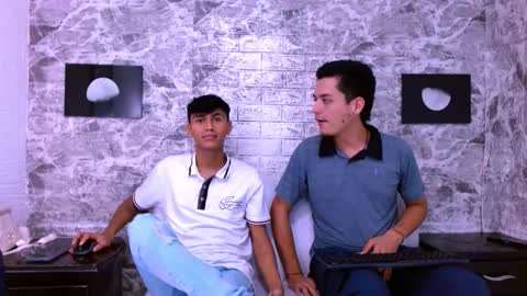 James y Kenet online show from February 5, 12:06 am