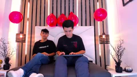 James y Kenet online show from February 14, 7:42 pm