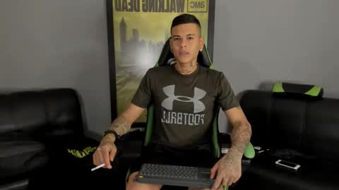 Snapshot of jamesinked_ chatting on December 21, 12:42 am Jamesinked  online show from December 21, 12:42 am